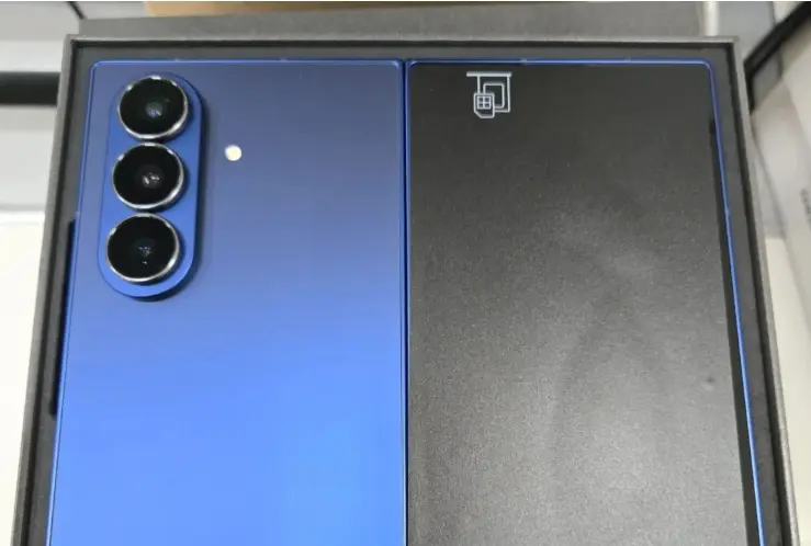 صورة مُسربة تكشف مدى نحافة هاتف "Galaxy Z Fold 7" المقبل