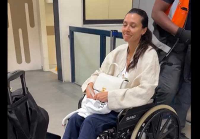 سبب ظهور إميلي شاه على كرسي متحرك