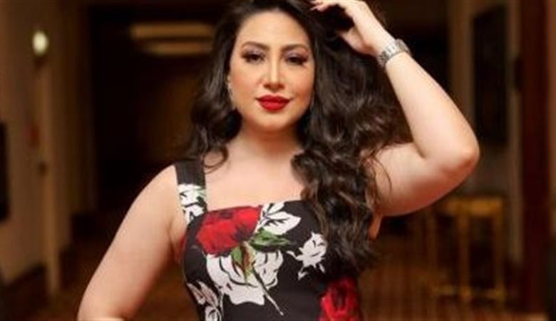 ما السبب الحقيقي لاعتقال الفنانة بوسي في مطار القاهرة؟ التفاصيل الكاملة