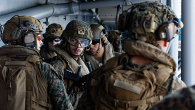 تحمل 3500 بحار ومشاة بحرية.. السفينة "تريبولي" تصل المنطقة