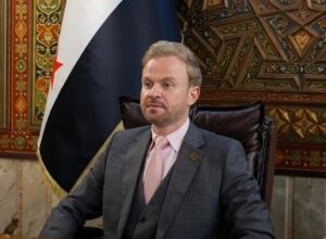 من هو الدكتور عصام الخليف؟ رئيس المحكمة الدستورية العليا الجديد في سوريا